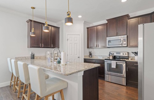 Jacksonville Beach Casa | Beach townhouse w/heated pool & games, 1 1/2 blocks to the beach