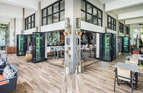 Rock Harbor Complejo | 2 UNIDADES TROPICALES PARA 8, PISCINA, PLAYA PRIVADA