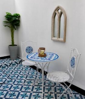 Folkestone Casa | Beach View, A Stunning 4 Bedroom House Opposite The Sea! Sleeps 10! Families, Friends, Contractors and Pets Welcome!