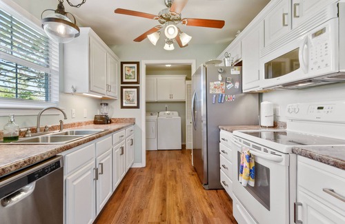 Gulfport Casa | Beach View Cottage Perfect for Family & Friends!