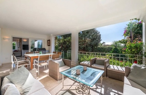 Urbanización Pinos Verdes Villa | Beach Villa Marbella close to beach in exclusive area beautiful garden & pool
