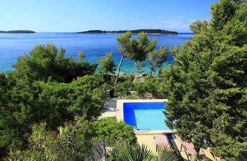Potirna Villa | villa de la playa con piscina, muelle, estacionamiento para 8 personas en Korcula