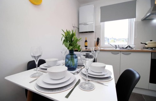 Castle Apartamento | Beach Walk House, SA1, by Stay South Wales - Free WiFi & Parking - Business stays
