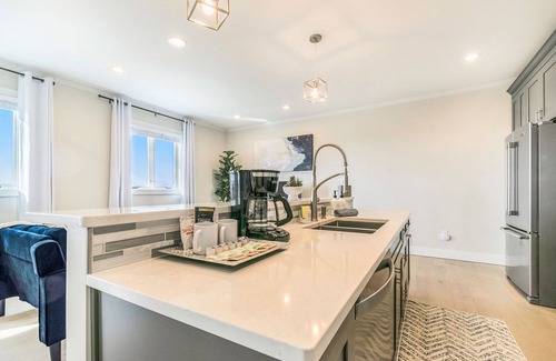 Stevensville Condominio | Beach & Wine Retreat: Close to Lake Michigan Dunes