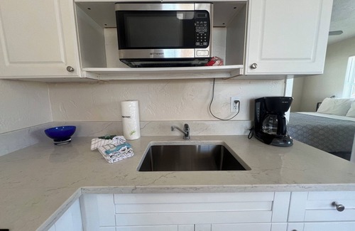 Redington Shores Cabaña | Beachfront 1BR, Steps to Ocean, Dog Friendly. BOOK TODAY!