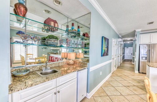 Orange Beach East Condominio | Condominio frente al mar con impresionantes vistas, Primer Piso, Unidad de esquina.