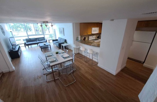 Mid Beach Apartamento | BEACHFRONT 3 bedroom CONDO-HOTEL bayview & parking