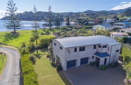 Doubtless Bay Casa | Beachfront Bach