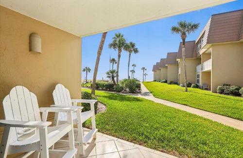 Crescent Beach Casa | Beachfront Bliss Luxe 2BD Condo Pool & Adventure