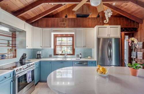 Independence Square Cabaña | Frente a la playa, Chic a si Cottage, encanto vintage original de Florida justo en el Golfo