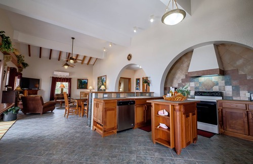 San Pedro Casa | Beachfront. Close to Secret Beach. Kayaks. Bikes. Pool. Paddleboards. 5BDR