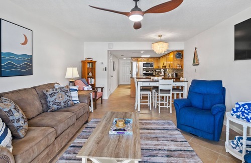 New Smyrna Beach Condominio | Beachfront Comfort w/ Pool, Balcony & Steps to Flagler Avenue