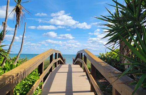 Riomar Condominio | Beachfront Condo 2-bedroom in fabulous Vero Beach with Gym and Heated Pool.