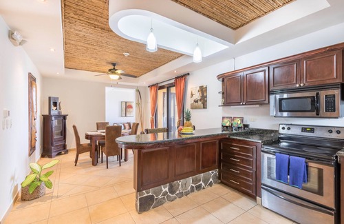 Barrio Los Villalobos Condominio | Beachfront Condo 3 bdrm