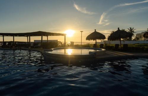 Área del bulevar Barra Vieja Apartamento | Beachfront Condo in Acapulco