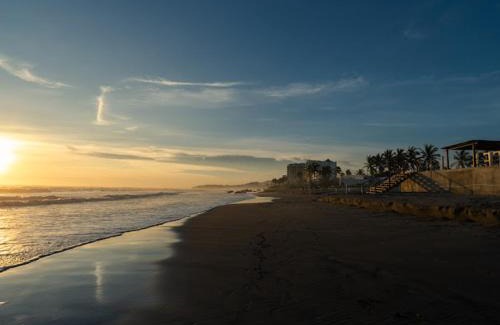 Área del bulevar Barra Vieja Apartamento | Beachfront Condo in Acapulco