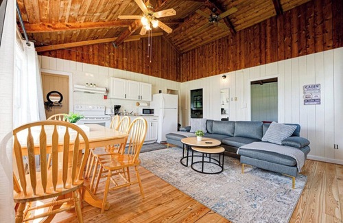 Magnetawan Cabina | Beachfront Cottage #2- Maijac Resort & Marina