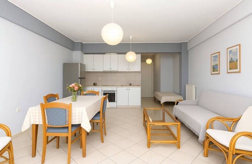 Kiato Apartamento | Beachfront Cozy House - Kiatos' Seaview Retreat