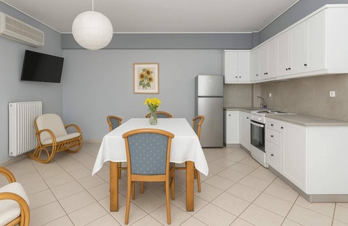 Kiato Apartamento | Beachfront Cozy House - Kiatos' Seaview Retreat