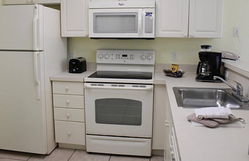 Bostroms Complejo | Beachfront Dream! 2 Convenient Units w/Kitchen, Shop at Volusia Mall