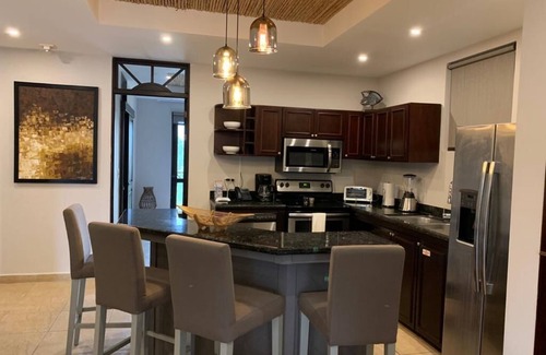 Barrio Los Villalobos Apartamento | Beachfront dream apartment, recently remodeled