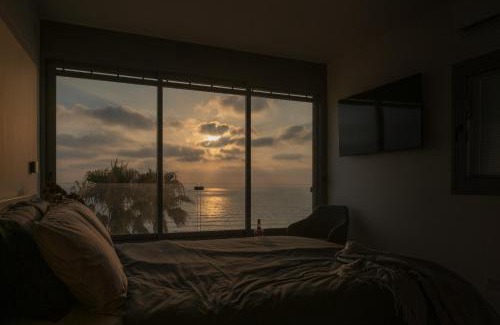 Netanya Apartamento | Beachfront Elegance - Luxe Abode!