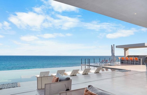 La Fortuna Villa | Beachfront Estate with Full-Time Staff, Airport Transfer & Beach/Fitness Club Ac