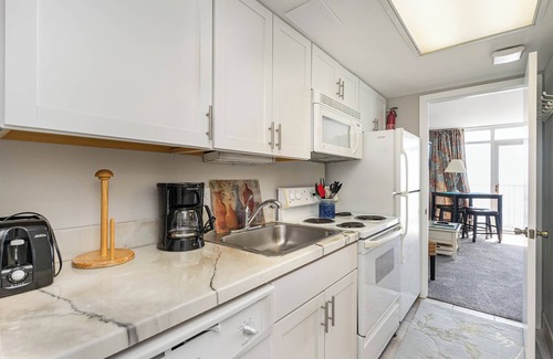 Arcadian Shores Condominio | BEACHFRONT ESCAPE TO RELAX, UNWIND & TAKE IN THE OCEAN AIR