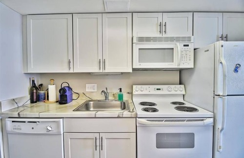 Arcadian Shores Condominio | BEACHFRONT ESCAPE TO RELAX, UNWIND & TAKE IN THE OCEAN AIR