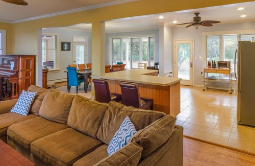 Reedville Casa | Frente a la Playa Propiedades en la bahía de Chesapeake, playa privada y 30-Mile View