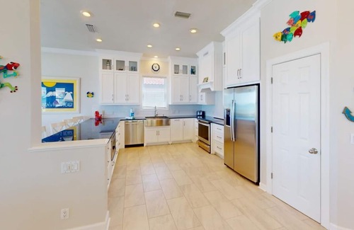 East End Casa | Beachfront, Hot Tub, Pet Friendly 5 BR, Community Pool