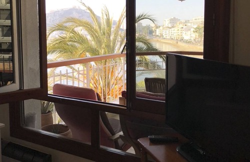 Aguilas Casa | Casa en primera línea de playa. WIFI. Smart TV 55”