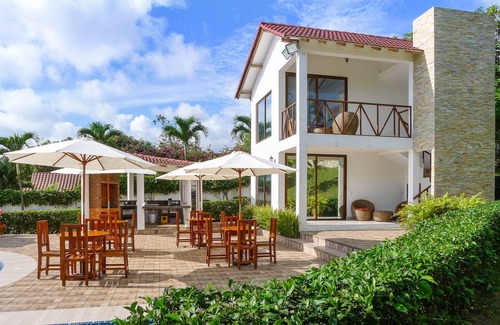 Comuna San José Apartamento | Frente a la playa, piscina grande, piscina de entrenamiento y jacuzzi, área de barbacoa, jardines espectaculares