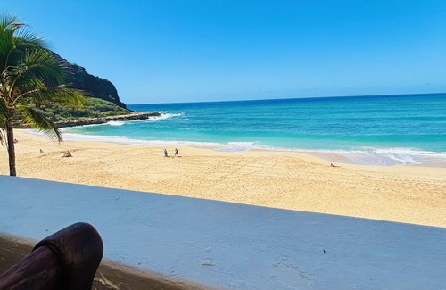 Makaha Condominio | 🌊 Beachfront Makaha Condo, Breathtaking Ocean Views, SUMMER SPECIALS! ☀️