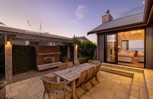 Papamoa Beach Casa | Beachfront Mediterranean Villa