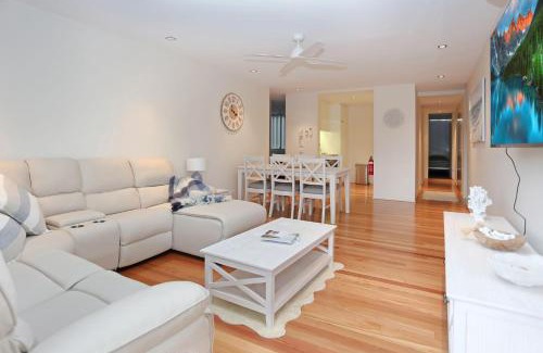 Hawks Nest Apartamento | Beachfront on Bennetts Beaches Apartment 4