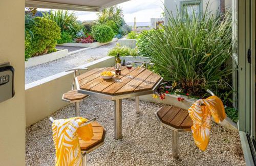 Onetangi Apartamento | Beachfront on Waiheke