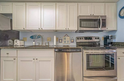 Litchfield by the Sea Condominio | Beachfront Paradise in Gated Community Pawley's Island, SC.