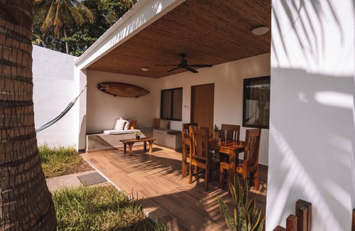 La Libertad Villa | Beachfront Reef Break Villa @SurfCity