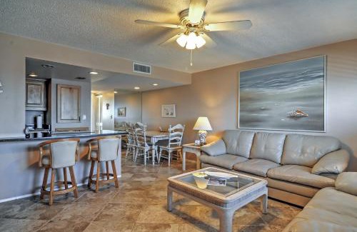 Sunset Beach Apartamento | Beachfront St Petersburg Condo with Community Pool!
