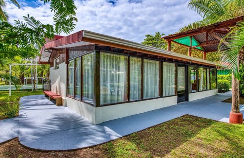 Parrita Casa | Beachfront Studio 3, Playa Palo Seco