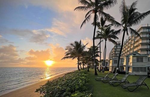 Punaluu Casa | Beachfront Studio w Amazing Views