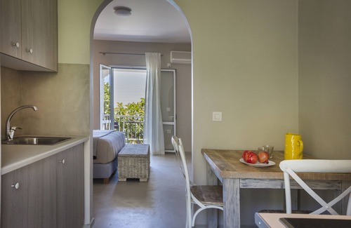 Mousata Apartamento | Suite frente al mar no 3 justo en la playa