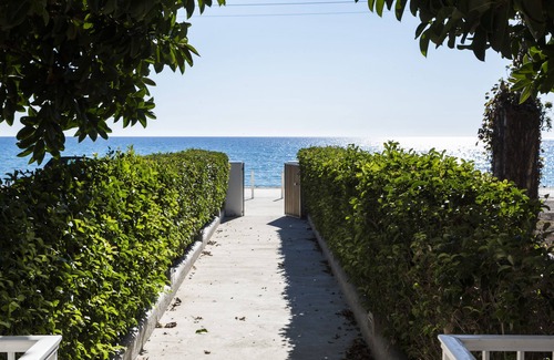 Mousata Apartamento | Suite frente al mar no 3 justo en la playa