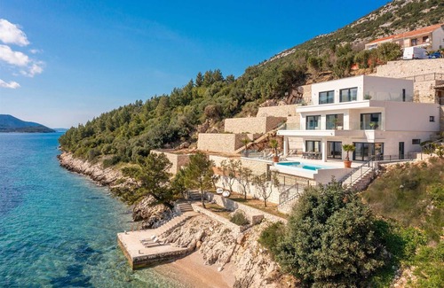 Viganj Villa | Villa Maris frente al mar con piscina infinita