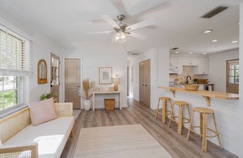 Vilano Beach Cabaña | Beachie Cottage with luxury Spa, steps to the beach.