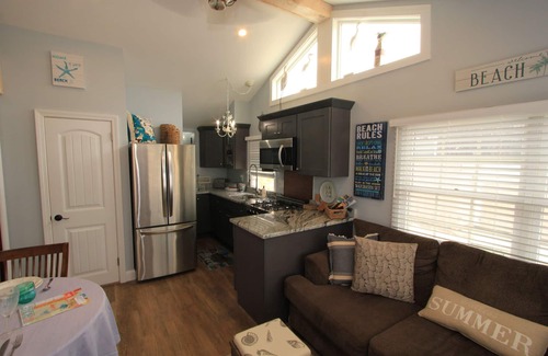 East Sandwich Cabaña | Beachland G - Updated cottage- steps to East Sandwich beach w/ central A/C