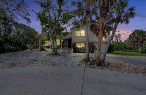 Englewood Casa | Beachside Bliss: Family-Friendly