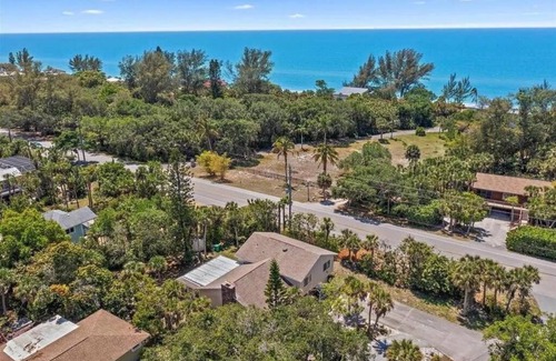 Englewood Casa | Beachside Bliss: Family-Friendly