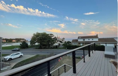 Swampscott Casa | Beachside Coastal Retreat: Breathtaking Views